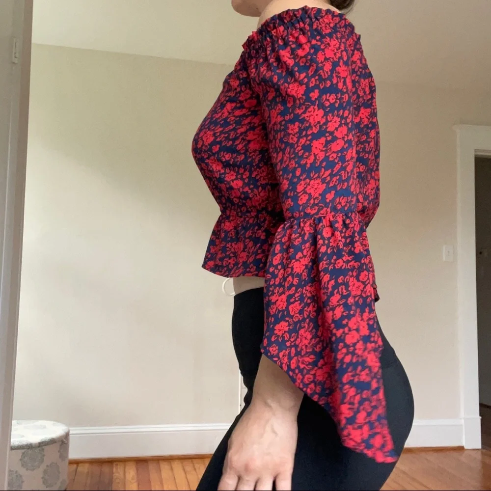 NWOT Flare Sleeves Express Top - Picture 2 of 9